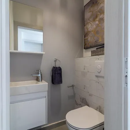 Adria House - Lavendar Slatine