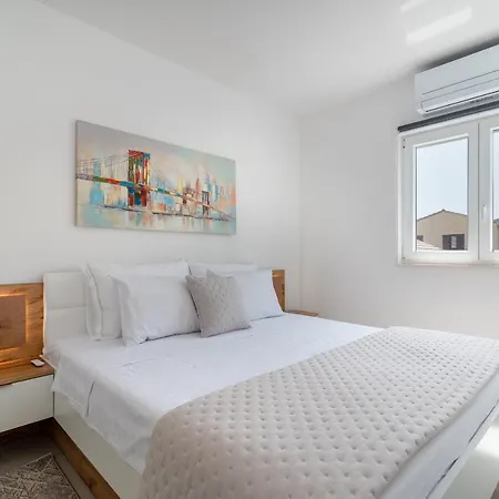 Adria House - Lavendar * Slatine