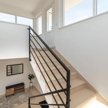 Adria House - Lavendar * Slatine