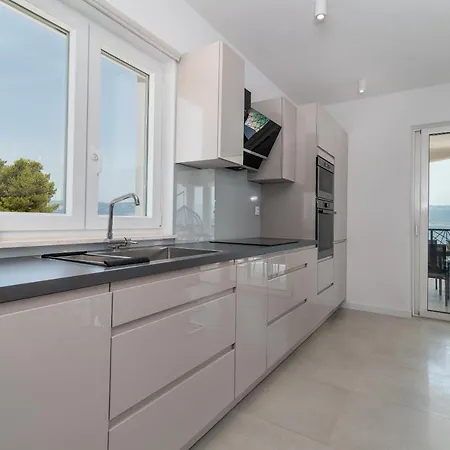 Adria House - Lavendar Apartment Slatine