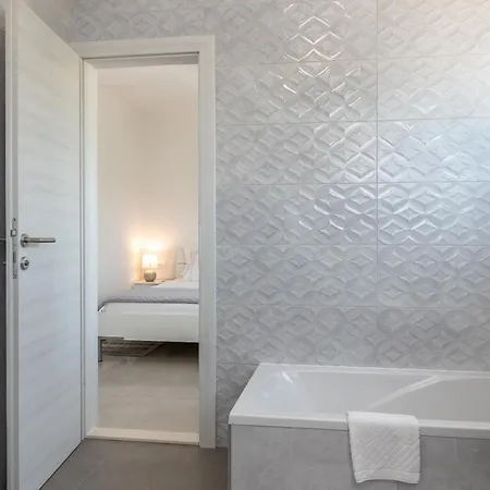 Adria House - Lavendar * Slatine