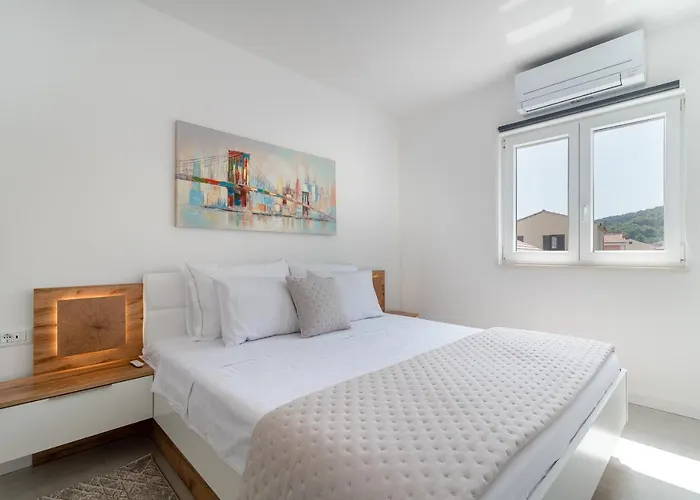 Adria House - Lavendar * Slatine