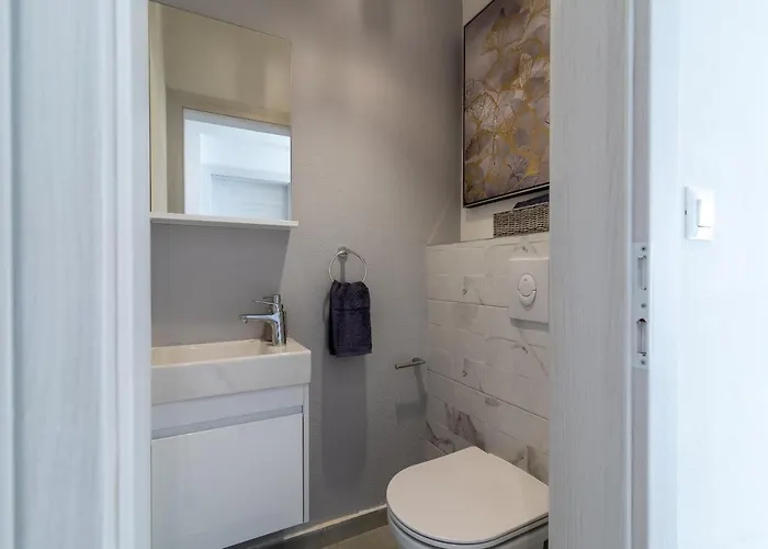 Adria House - Lavendar Slatine